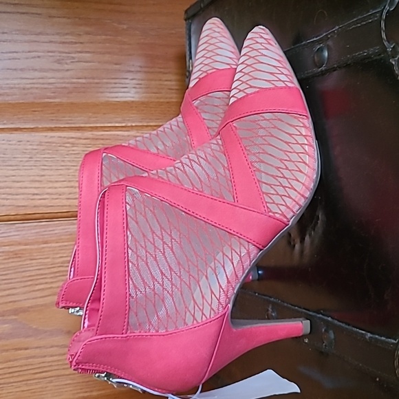 Lottini-red, pointy-toe, mesh/ illusion booties, size 8.5 - Picture 3 of 9